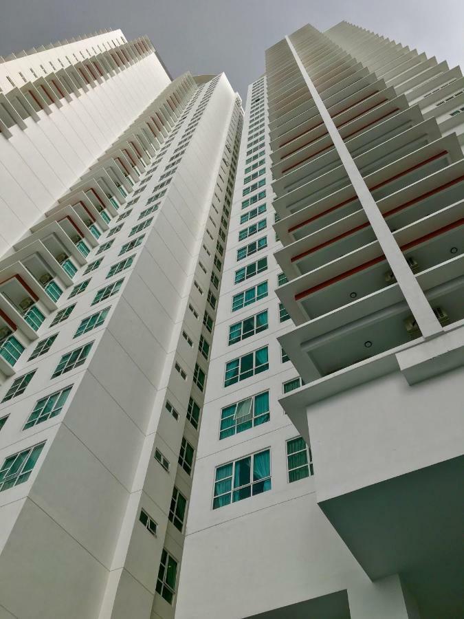 The Pinnacle Tower Johor Bahru Esterno foto